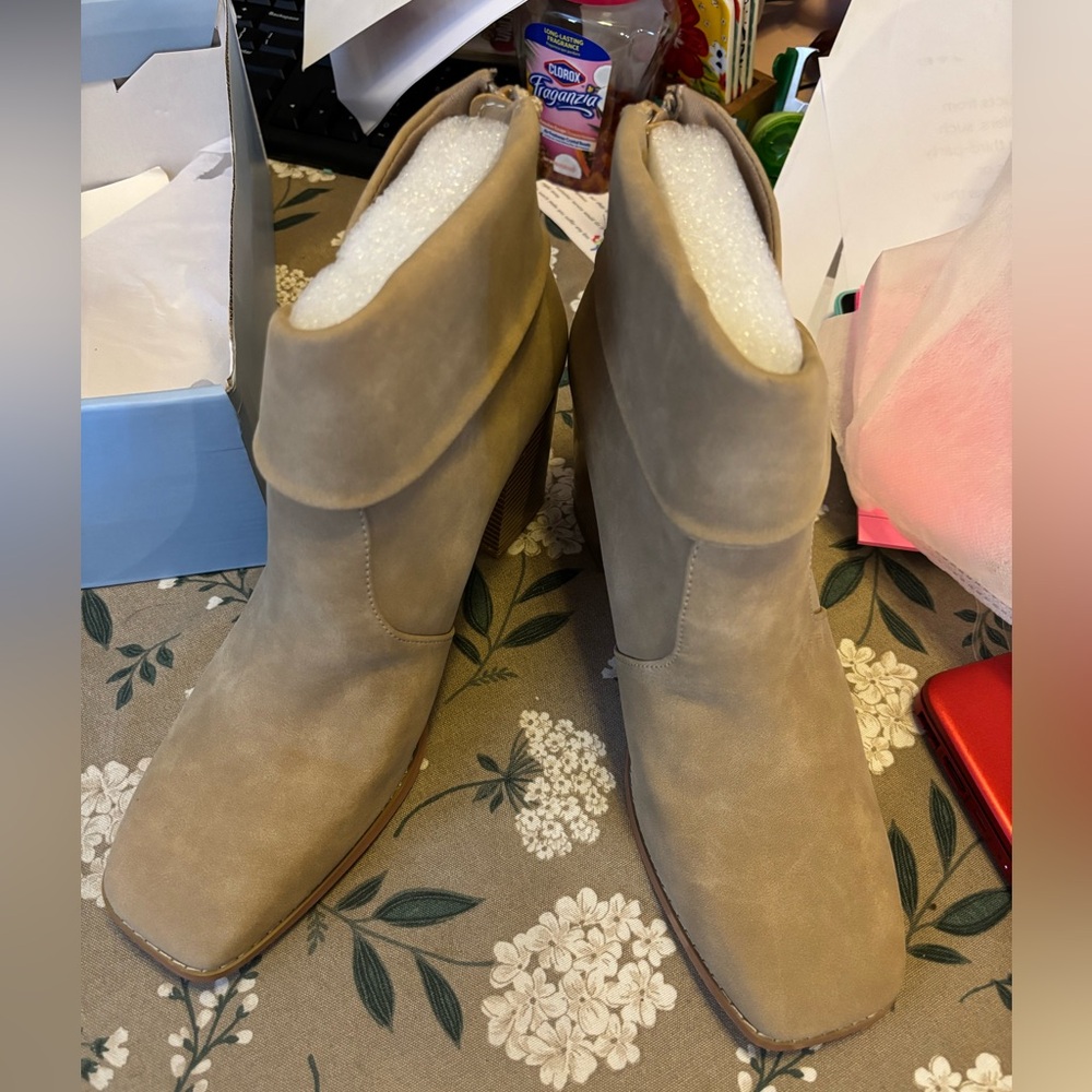 Zipper Ankle Lt Tan Square Toe Chunky Heel Boots. Size 10 Medium. NIB